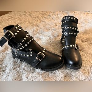 ROMWE Punk Rock Studded & Buckle Decor Chunky Heeled Sandal Boot